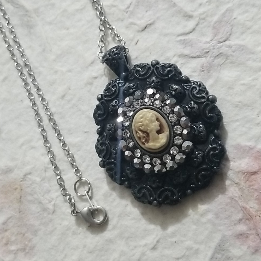Victorian Cameo Necklace Antique Looking